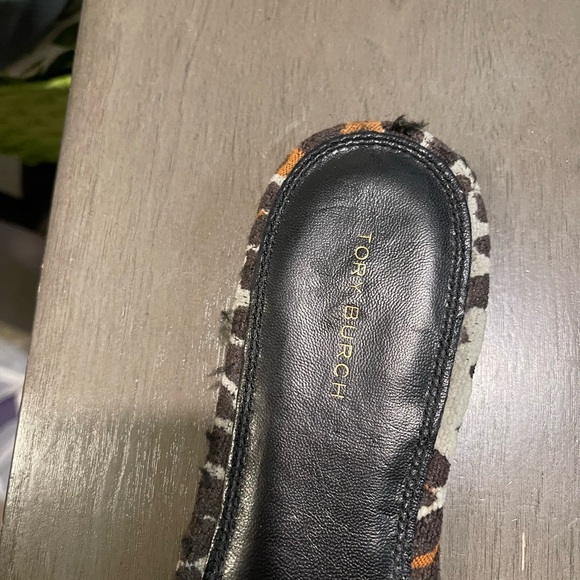 New looking snd condt pair of Tory Burch Slides - Picture 3 of 5